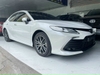 gia-xe-toyota-camry-2-0q-2023-trang-nt-kem