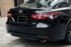 gia-xe-toyota-camry-2-0q-2023-den-nt-den