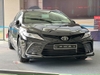 gia-xe-camry-2-5q-2023-den-nt-den