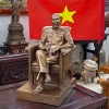 Tượng Chủ Tịch Hồ Chí Minh Ngồi Ghế Bằng Đồng Đỏ Cao 48Cm Màu Giả Cổ