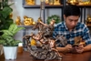 Tượng Mã Thượng Phong Hầu Bằng Đồng Đỏ Khảm Tam Khí Cao 55Cm