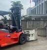 Xe nâng Heli 7 tấn kẹp ống cống bê tông tròn linh hoạt, hiệu quả.