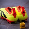 giay-bong-da-adidas-predator-2024-elite-laceless-vang-cam-khong-day-fg