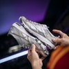giay-bong-da-mizuno-alpha-2-elite-tf-p1gd256204-bac-vang