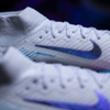 giay-bong-da-tre-em-mercurial-superfly-10-elite-trang-xanh-hologram-co-cao-tf