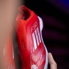 giay-bong-da-adidas-f50-elite-laceless-do-vach-trang-khong-day-tf
