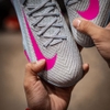 giay-bong-da-tre-em-nike-mercurial-superfly-10-elite-xam-xanh-vach-hong-co-cao-t