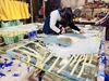 Vách kính điêu khắc sen
