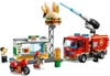 Đồ chơi LEGO City 60214 - Xe Tải Cứu Hỏa (LEGO 60214 Burger Bar Fire Rescue)