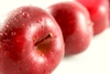 Một quả táo có kích cỡ trung bình thường cung cấp nhiều chất xơ. Táo là một trong những loại hoa quả chứa nhiều pectin, một loại chất xơ giúp giảm cholesterol. Pectin có tác dụng ngừa cholesterol hình thành trên thành mạch máu, qua đó giảm được nguy cơ bị chứng vữa xơ động mạch và bệnh tim mạch