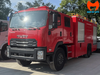 Xe chữa cháy Isuzu FVR bồn 5.000 lít màu đỏ nhìn góc ba phần tư phía trước, cabin đôi bốn cửa