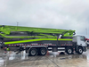 Cần bơm 7 đoạn RZ Zoomlion 63X-7RZ và thân xe ZLJ5440THBBE với hệ thống ống dẫn bê tông