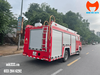 Xe chữa cháy Dongfeng 2,3 khối nhìn từ phía sau với thang leo và cuộn vòi trên nóc