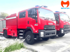 Xe cứu hỏa Isuzu FVR nhìn góc chéo bên phải, thấy thùng thiết bị và bậc lên xuống