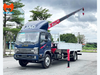 JAC N900 Plus gắn cẩu UNIC nhìn góc trước, thùng lửng màu trắng