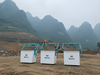 ro-nang-nguoi-composite-sat-gan-xe-cau
