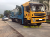 Xe nâng đầu Cửu Long TMT 5 chân với cabin vàng, sàn xanh và cầu dẫn phía sau