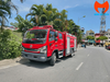 Xe cứu hỏa Dongfeng 5 khối đỗ trên đường phố, nhìn góc trước bên trái