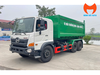 Xe Hino cabin trắng chở thùng rác rời màu xanh nhìn từ góc trước