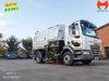 Cận cảnh cụm chổi quét đĩa và ống hút của xe quét đường MaxPowa V65, có tem PM2.5 PM10 trên khoang thiết bị