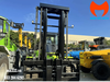 Cột nâng và hai càng của xe nâng Zoomlion FD160Z nhìn từ phía trước