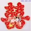 Chữ hỷ dán cô dâu chú rể hôn nhau