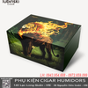 Hộp Bảo Quản Cigar Lubinski Chính Hãng YJA-60057 – Gỗ Tuyết Tùng, Hoạ Tiết Sư Tử Xanh Lá, Humidor 82 Điếu Cao Cấp