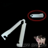 Cách sử dụng Kẹp Rốn Cho Heo Con Cách sử dụng Kẹp Rốn Cho Heo Con rất đơn giản, chỉ cần thực hiện theo các bước sau:  Rửa tay sạch bằng xà phòng và nước ấm. Chuẩn bị kẹp rốn và băng gạc. Cắt dây rốn của heo con, cách bụng heo khoảng 2-3 cm. Đặt kẹp rốn và