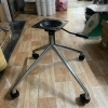 Chân ghế đơn BJS-D301-BX2 màu bạc có bánh xe