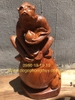 Tượng khỉ ôm trái đào trường thọ