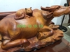 Tượng trâu mèo gỗ hương Gia Lai