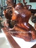 Tượng sư tổ đạt ma gỗ hượng Gia Lai ôm đá, cao cao 48cm rộng 48cm sâu 30cm