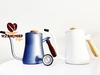 am-rot-nuoc-co-ngong-tay-go-v60