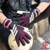 gang-tay-thu-mon-adidas-predator-competition-pro-pink