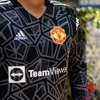 quan-ao-thu-mon-gk-manchester-united-2023-dai-tay-den