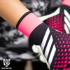 gang-tay-thu-mon-adidas-predator-mutator-hybrid-2024-pink