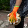 gang-tay-thu-mon-adidas-predator-mutator-2022-hybrid-solar-yellow