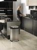 Thùng đựng rác Joseph Joseph Titan 30 lít