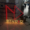 uon-logo-bang-den-neon-sign-led-theo-yeu-cau