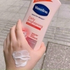 Sữa dưỡng thể Vaseline Healthy White UV Lightening Body Lotion 725ml