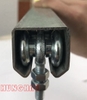 banh-xe-treo-2-lan-tai-50kg-dung-mang-2mm-nho