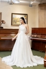 Váy cưới Organza cup ngực trắng xẻ tà bèo xéo MCD631