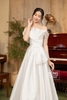 Váy cưới organza cup trễ vai trắng xếp ly nơ eo MCD205