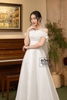 Váy cưới Organza trễ vai trắng hoa ngực xếp ly eo SCD166T