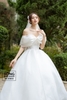 Váy cưới organza trễ vai nơ đai nhọn trắng NCD064