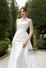 Váy cưới phi nhật cổ lọ kết body tà xòe trắng HCD133