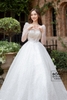 Váy cưới tùng đai nhọn trắng kim sa cườm mũ dọc TSRD63