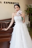 Váy cưới tùng kim sa sữa trắng ngực kết hoa ren lông vũ CSRD 52