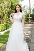 Váy cưới tùng sọc thân liền cổ V trắng ren TSRD60