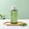 Nước tẩy trang trà xanh Innisfree.